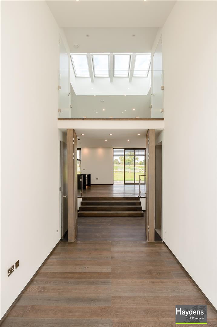 5 Bedrooms, House - Semi-Detached